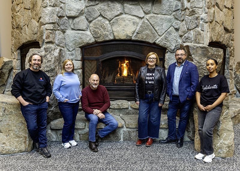 2024-Holiday-Fireplace-1-sm.jpg